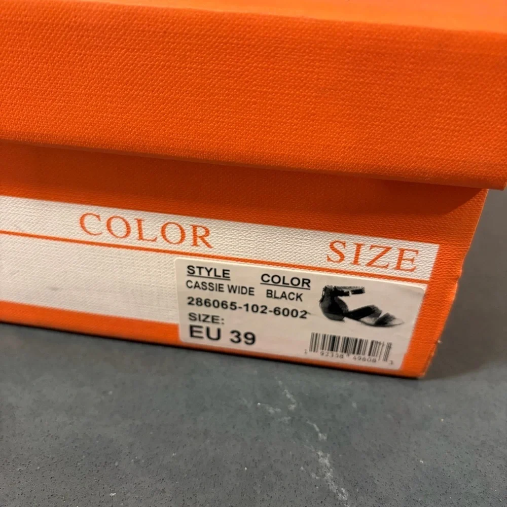 NIB Miz Mooz sz 39 US 9 wide Cassie black leather sandals